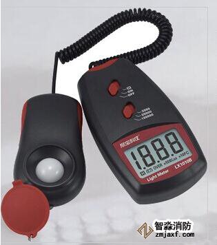 數字照度計量程不小于2000lx；精度：±5％